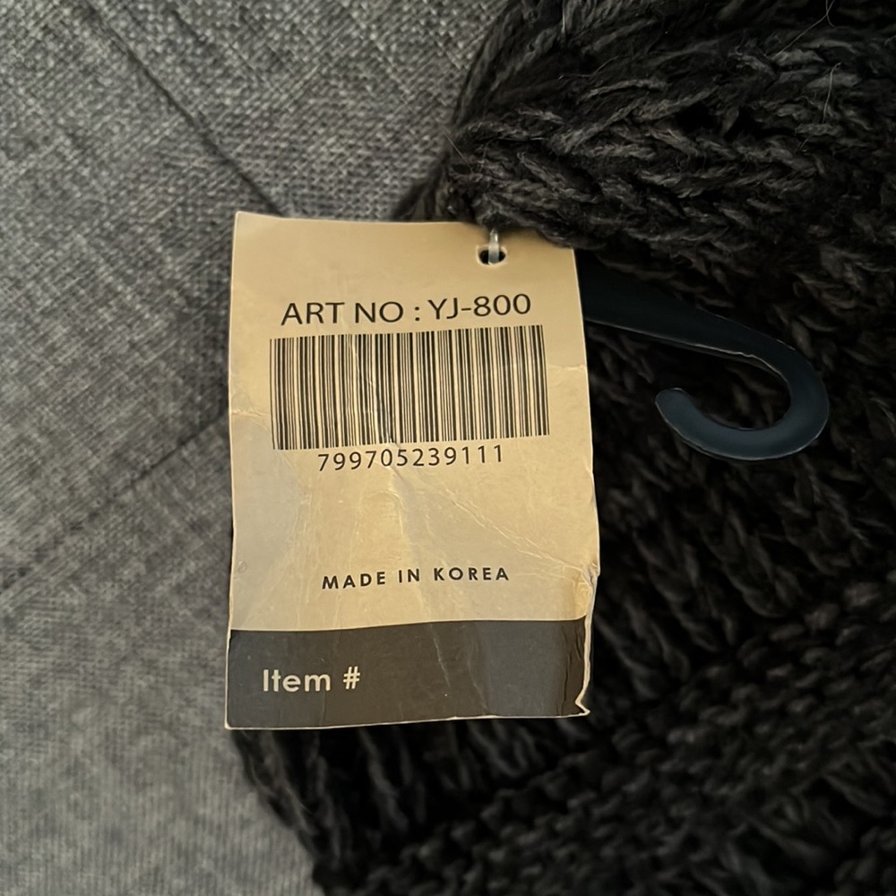 NWT C.C. | Knit beanie | Black/Charcoal | One Size - Picture 5 of 7